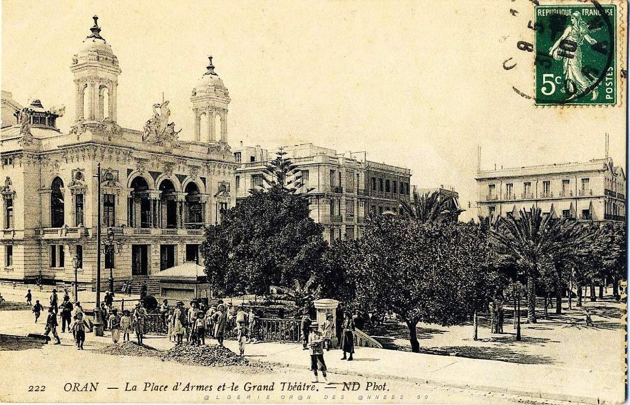 PA i- 36- Place d'armes animee.JPG
